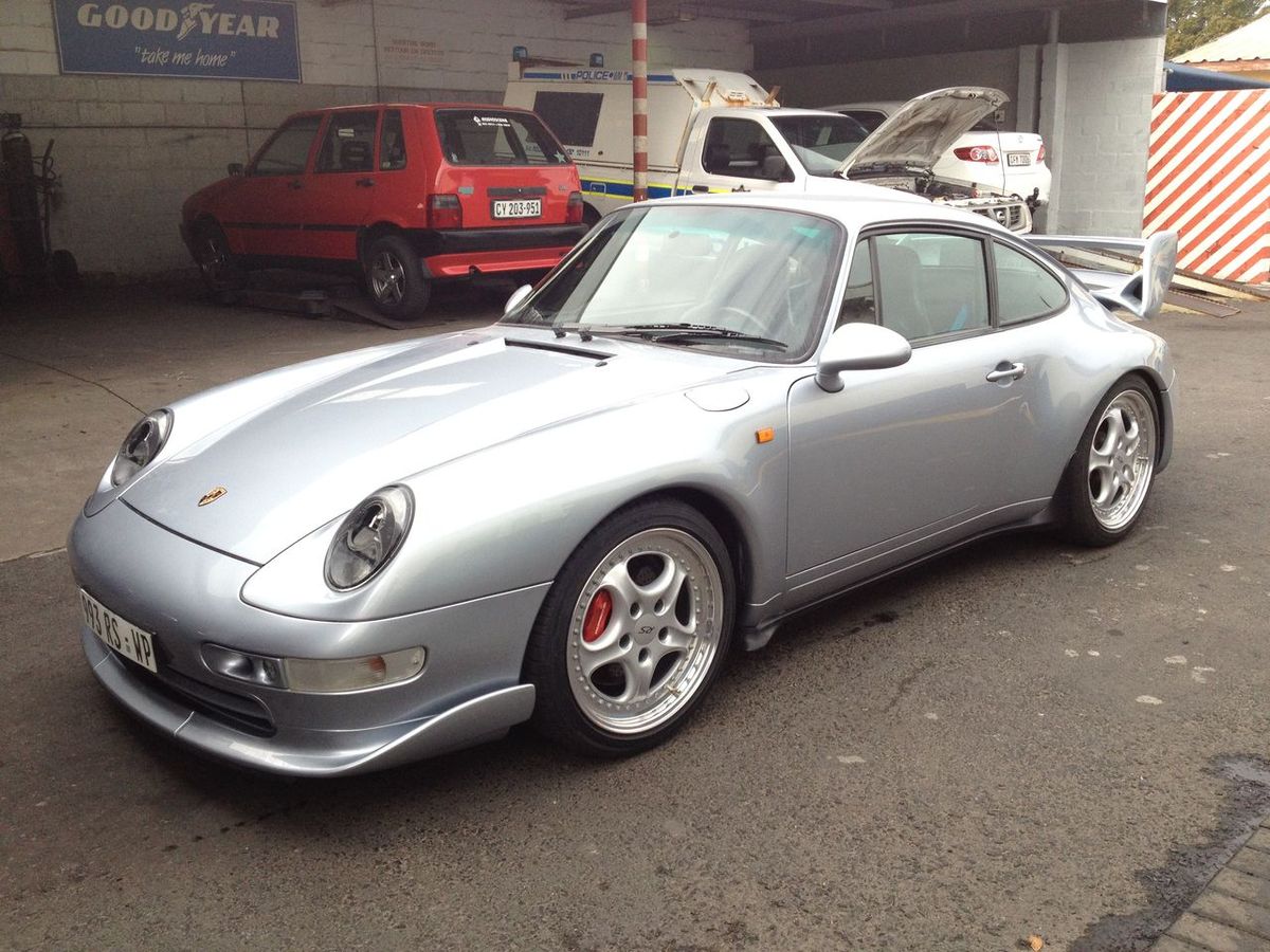 Porsche 993 in the workshop
