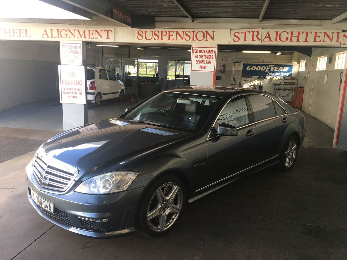 Mercedes-Benz S-Class under the Goodyear sign